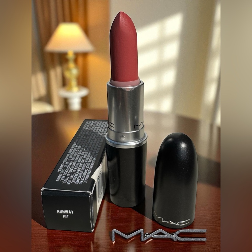 MAC RUNWAY HIT Retro Matte Lipstick. NEW IN BOX. - Picture 8 of 15